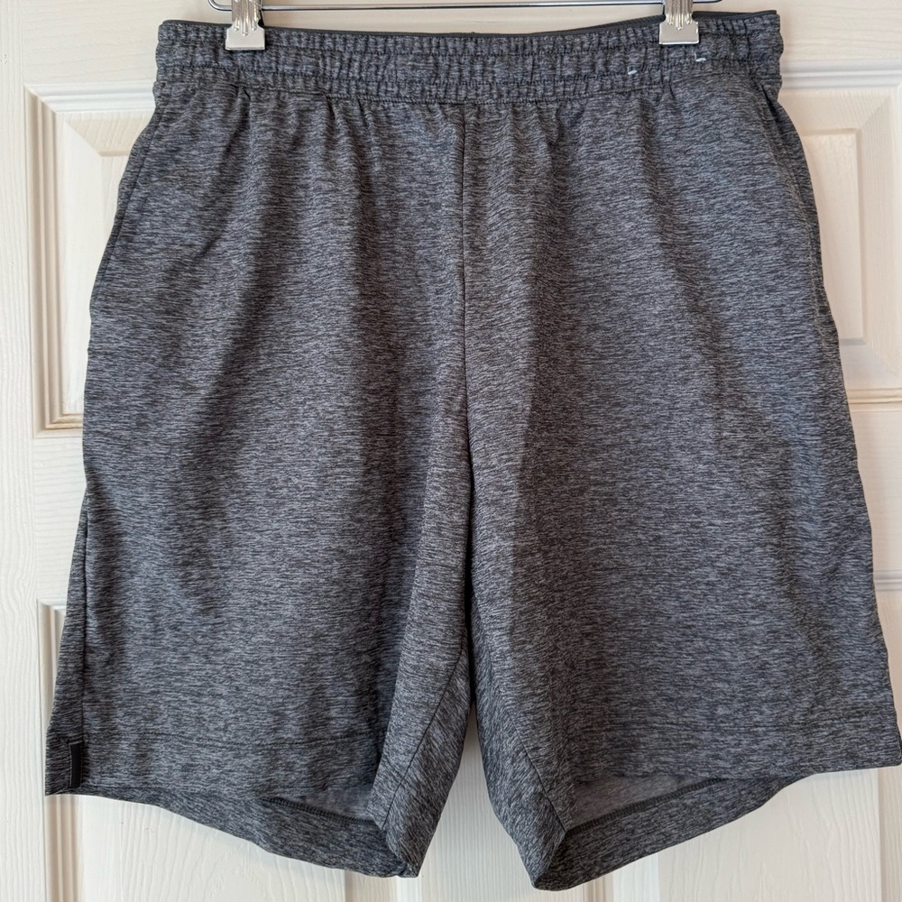 UNIQLO Men’s Gray Performance Shorts | Size L